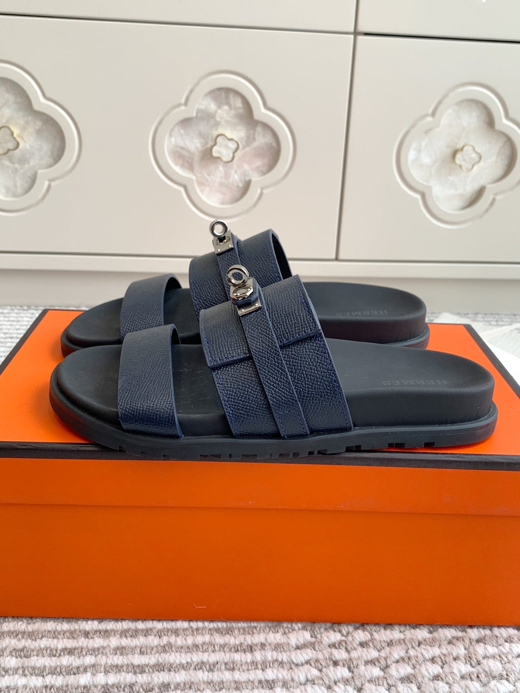 HM 26S KELLY BUCKLE DOUBLE STRAP SANDALS IN NAVY BLUE CALFSKIN SILVER HARDWARE