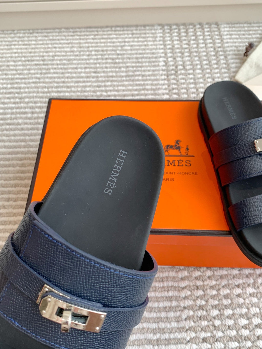 HM 26S KELLY BUCKLE DOUBLE STRAP SANDALS IN NAVY BLUE CALFSKIN SILVER HARDWARE