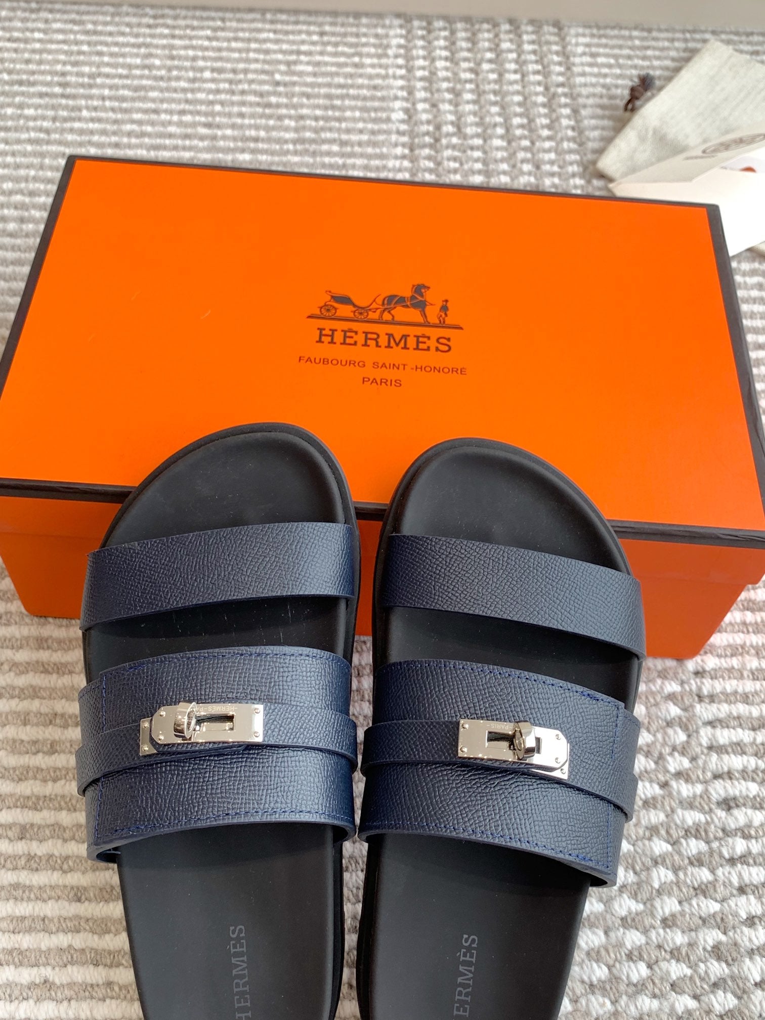 HM 26S KELLY BUCKLE DOUBLE STRAP SANDALS IN NAVY BLUE CALFSKIN SILVER HARDWARE