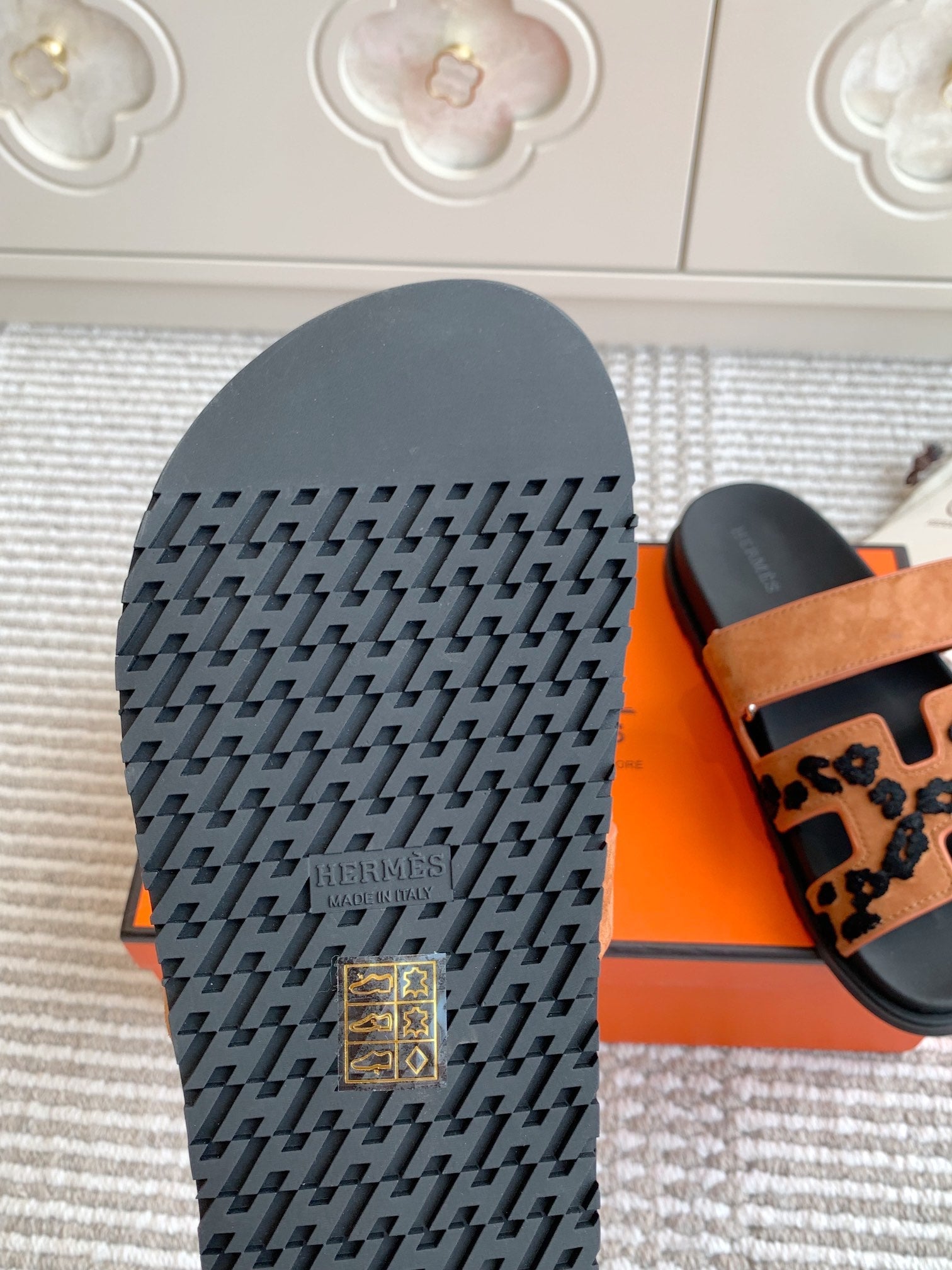 HM 26S CHYPRE SANDALS IN CARAMEL BROWN SUEDE WITH EMBROIDERED PATTERN STRAP