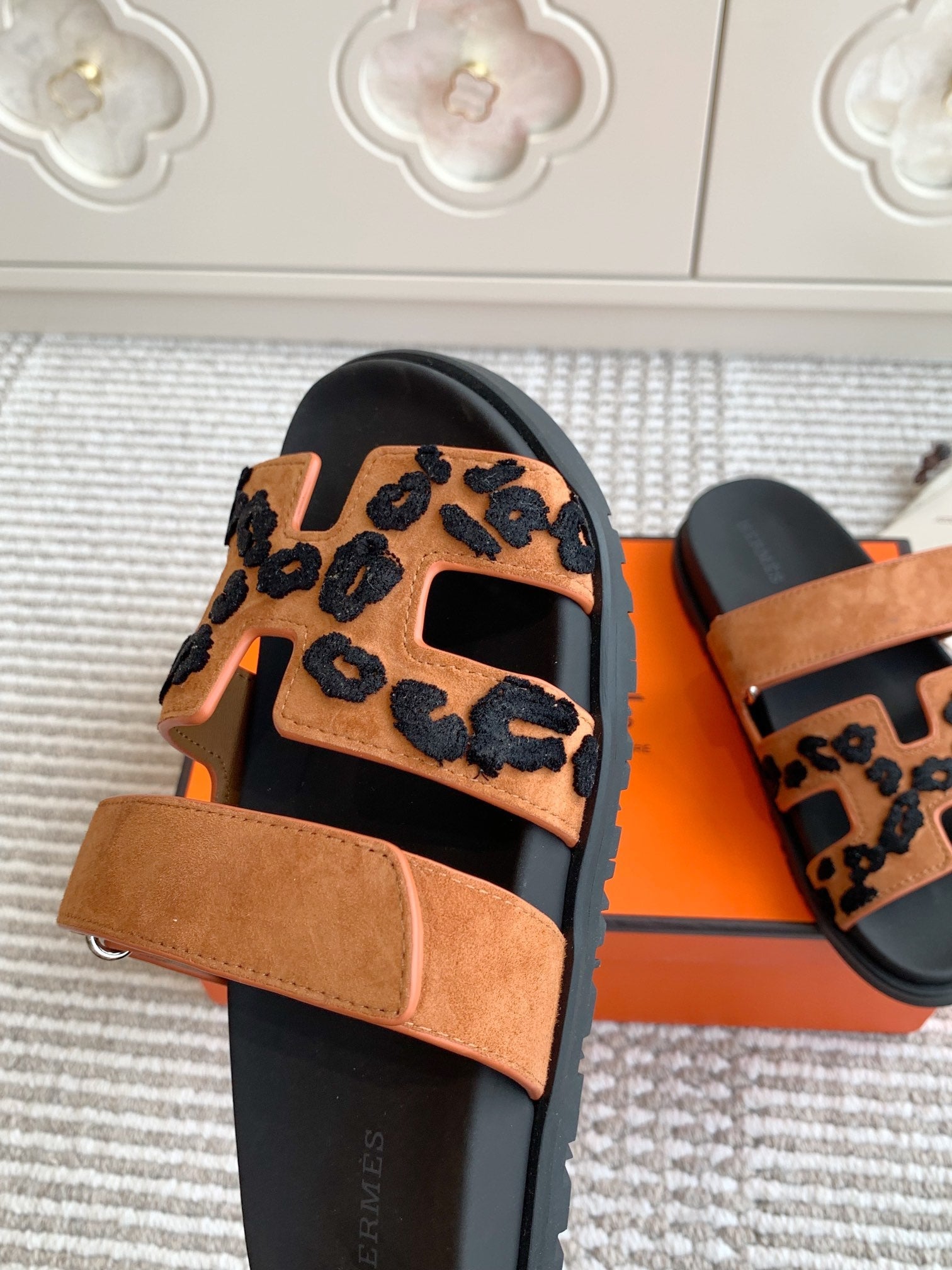 HM 26S CHYPRE SANDALS IN CARAMEL BROWN SUEDE WITH EMBROIDERED PATTERN STRAP