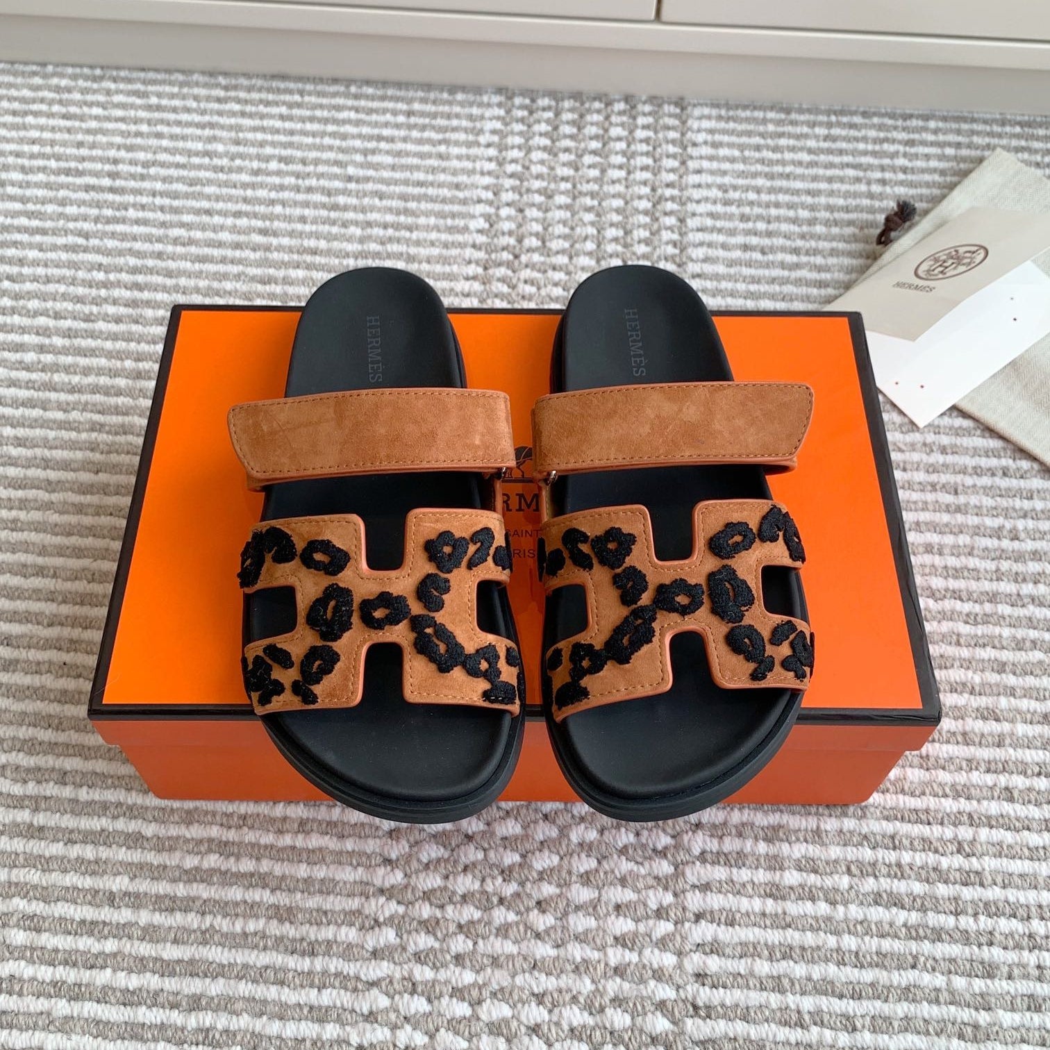 HM 26S CHYPRE SANDALS IN CARAMEL BROWN SUEDE WITH EMBROIDERED PATTERN STRAP