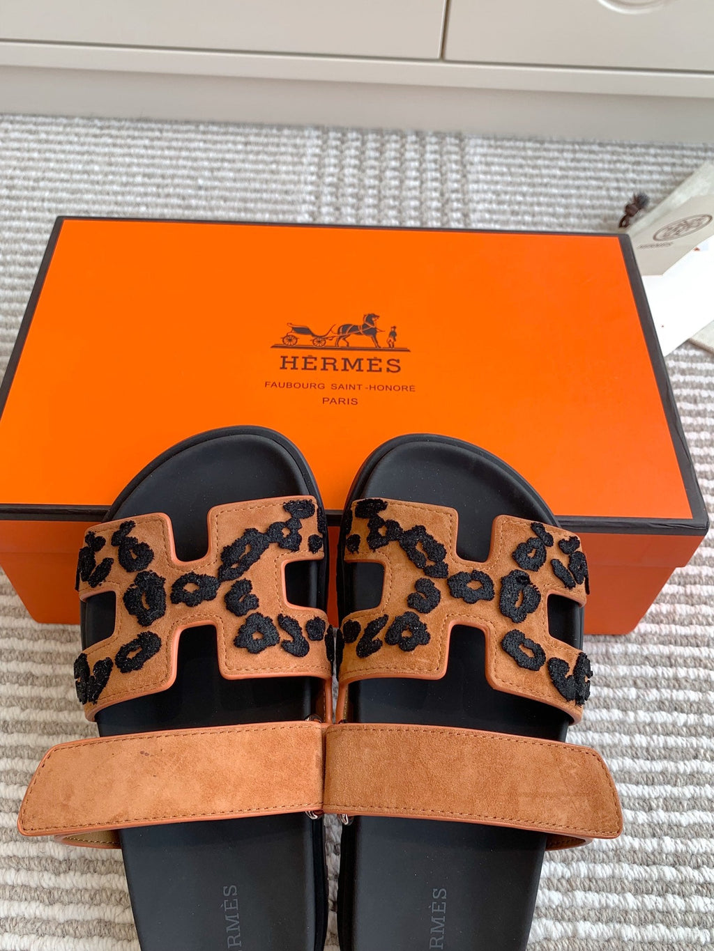 HM 26S CHYPRE SANDALS IN CARAMEL BROWN SUEDE WITH EMBROIDERED PATTERN STRAP