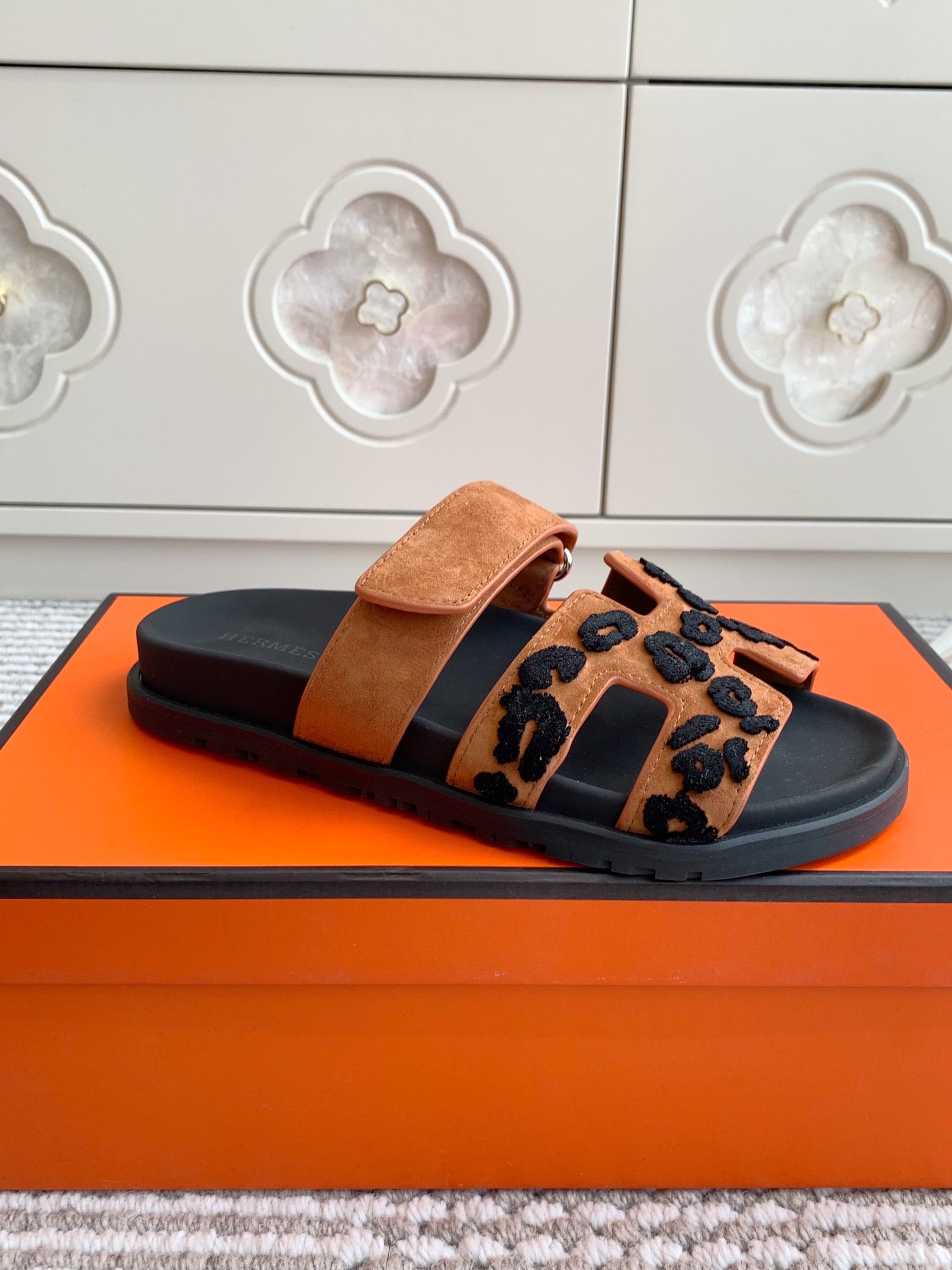 HM 26S CHYPRE SANDALS IN CARAMEL BROWN SUEDE WITH EMBROIDERED PATTERN STRAP
