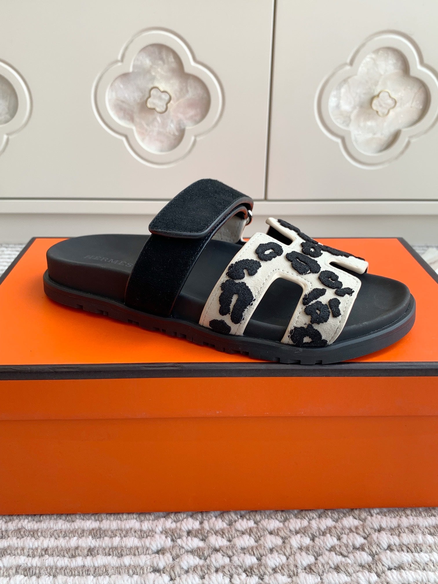 HM 26S CHYPRE SANDALS IN WHITE MIX BLACK SUEDE WITH EMBROIDERED PATTERN STRAP