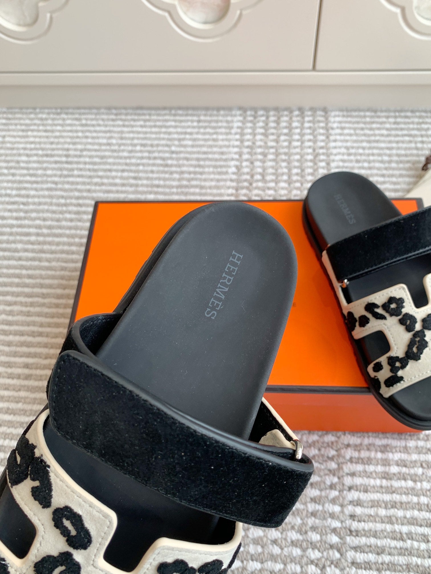 HM 26S CHYPRE SANDALS IN WHITE MIX BLACK SUEDE WITH EMBROIDERED PATTERN STRAP