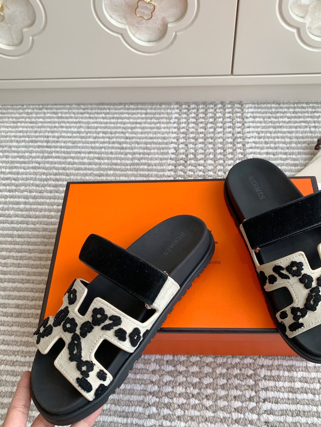 HM 26S CHYPRE SANDALS IN WHITE MIX BLACK SUEDE WITH EMBROIDERED PATTERN STRAP