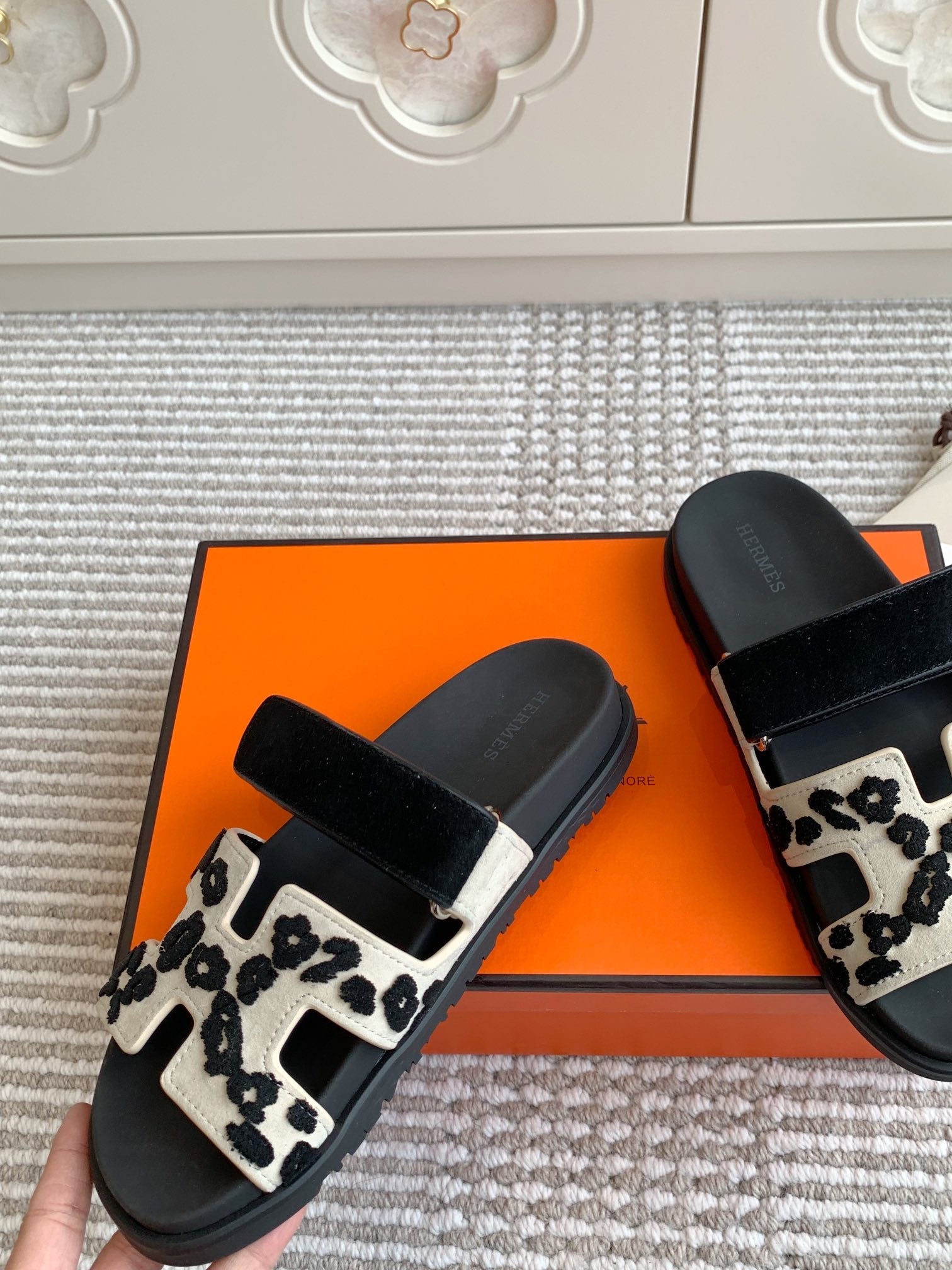 HM 26S CHYPRE SANDALS IN WHITE MIX BLACK SUEDE WITH EMBROIDERED PATTERN STRAP