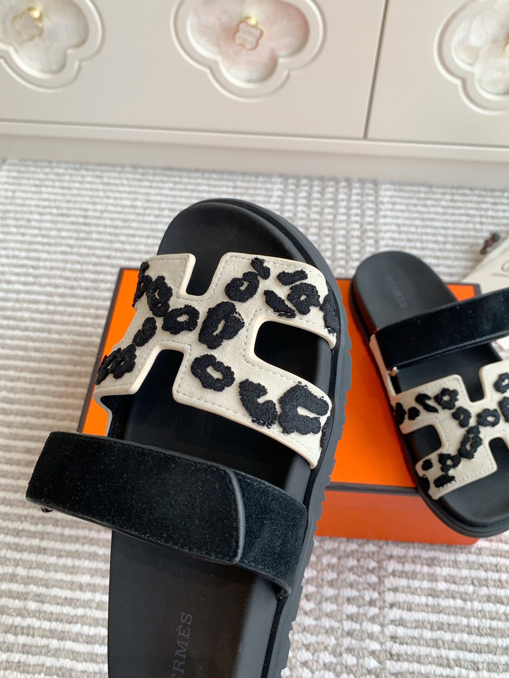 HM 26S CHYPRE SANDALS IN WHITE MIX BLACK SUEDE WITH EMBROIDERED PATTERN STRAP