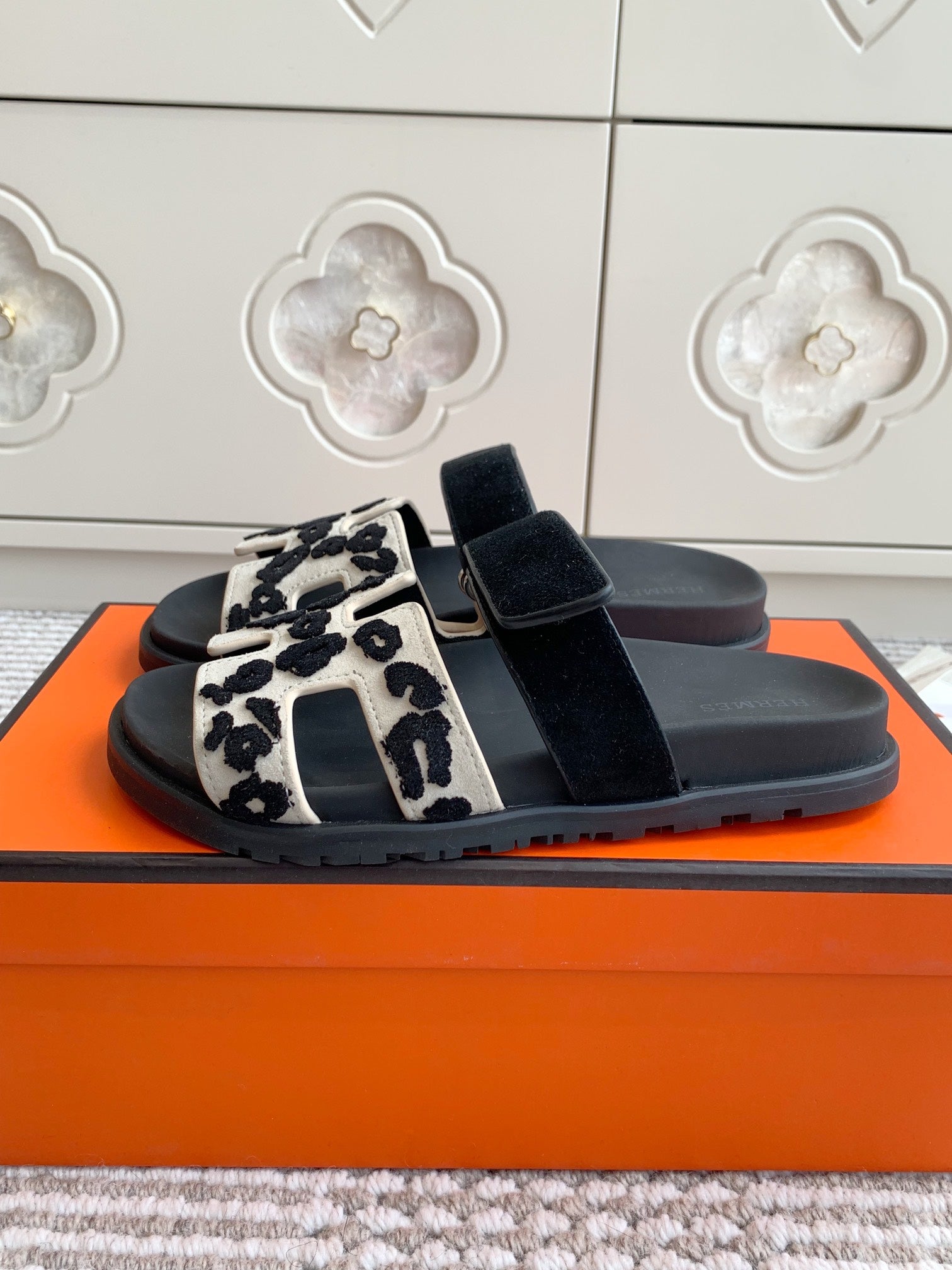 HM 26S CHYPRE SANDALS IN WHITE MIX BLACK SUEDE WITH EMBROIDERED PATTERN STRAP