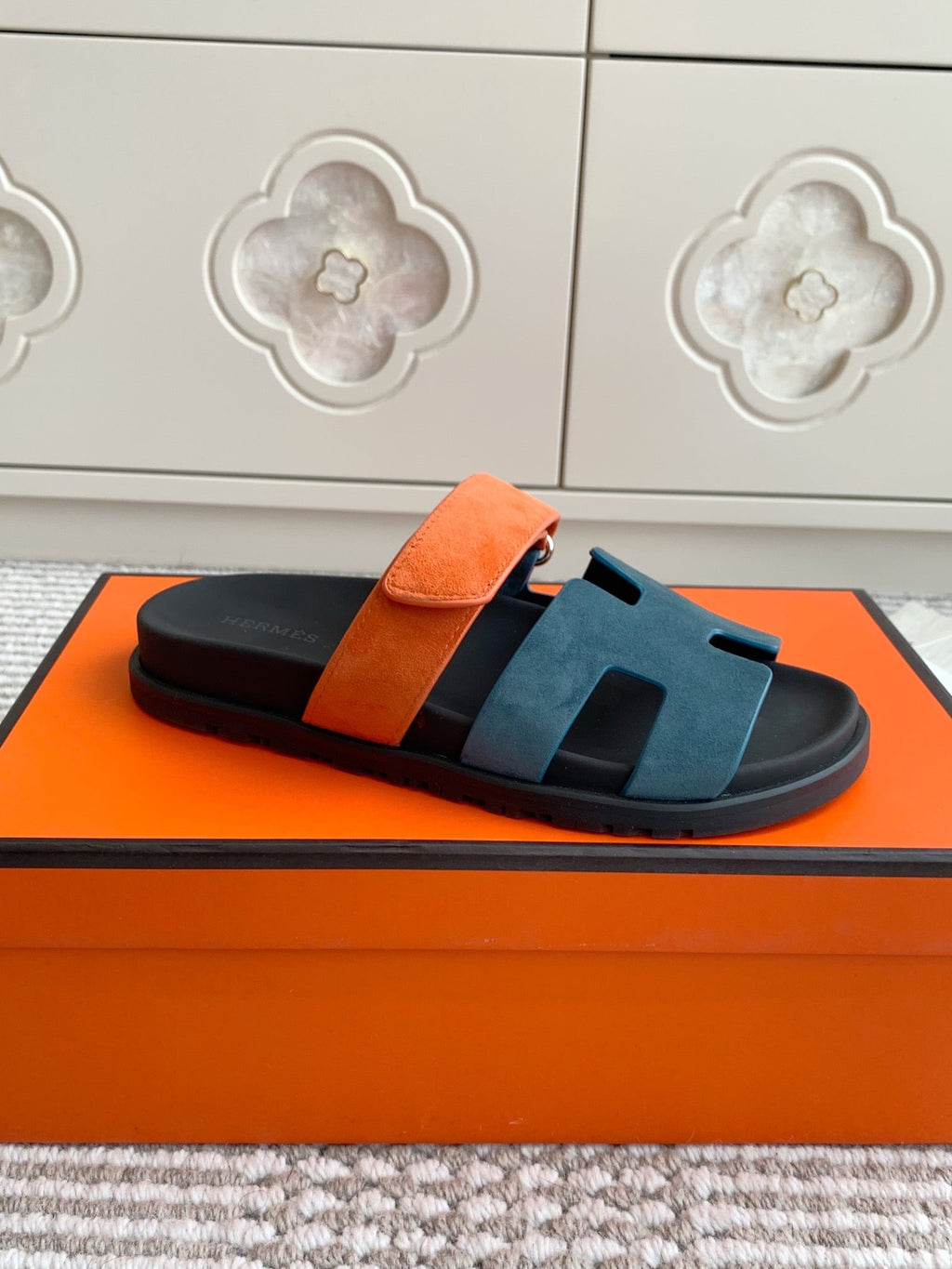 HM 26S CHYPRE SANDAL IN SLATE BLUE AND ORANGE SUEDE