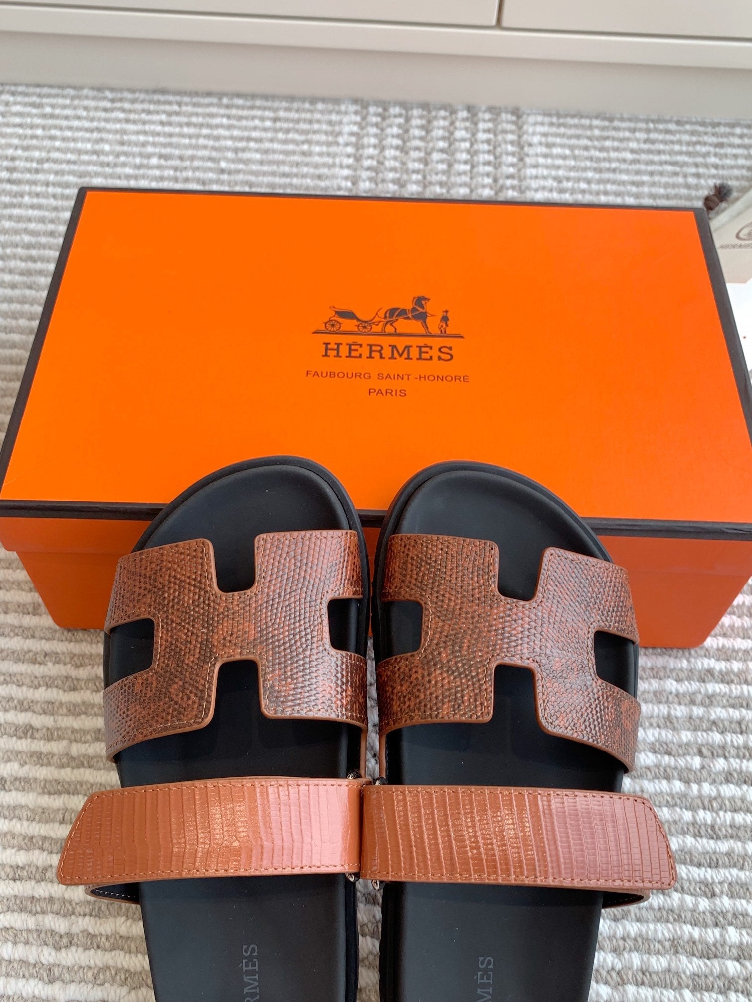 HM 26S CHYPRE SANDALS IN BROWN LIZARD EMBOSSED CALFSKIN