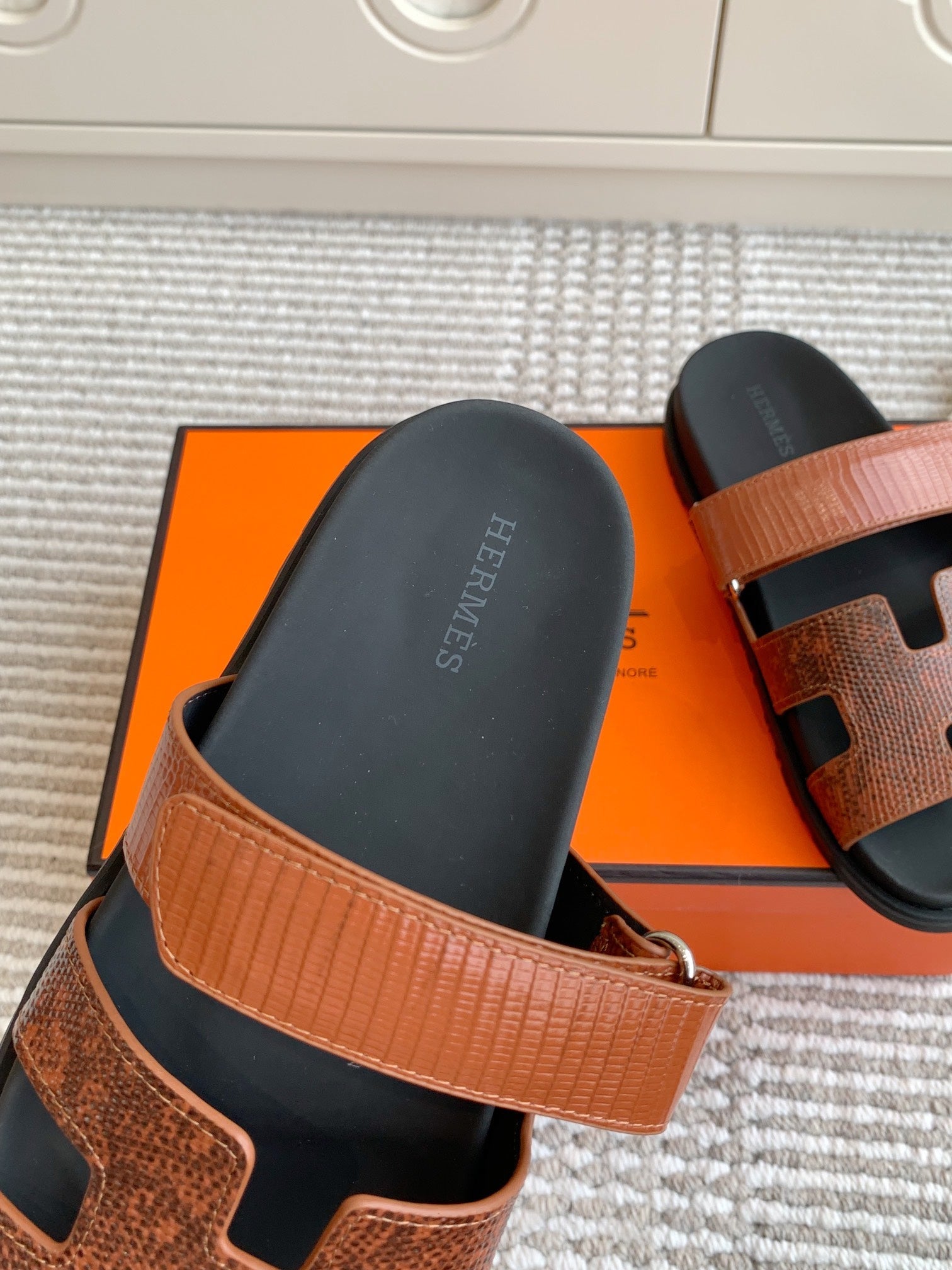 HM 26S CHYPRE SANDALS IN BROWN LIZARD EMBOSSED CALFSKIN