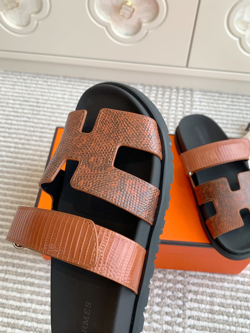 HM 26S CHYPRE SANDALS IN BROWN LIZARD EMBOSSED CALFSKIN