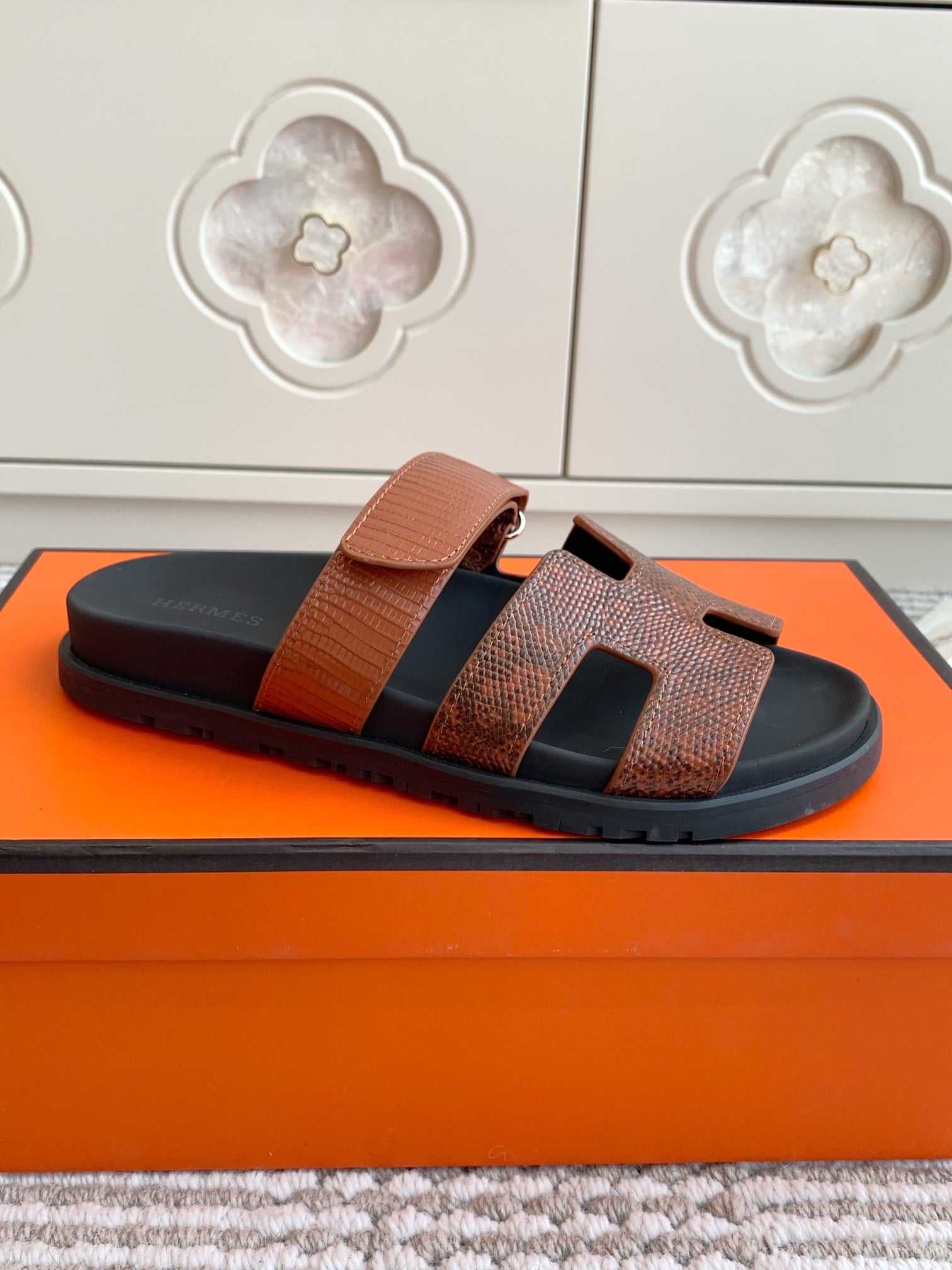 HM 26S CHYPRE SANDALS IN BROWN LIZARD EMBOSSED CALFSKIN