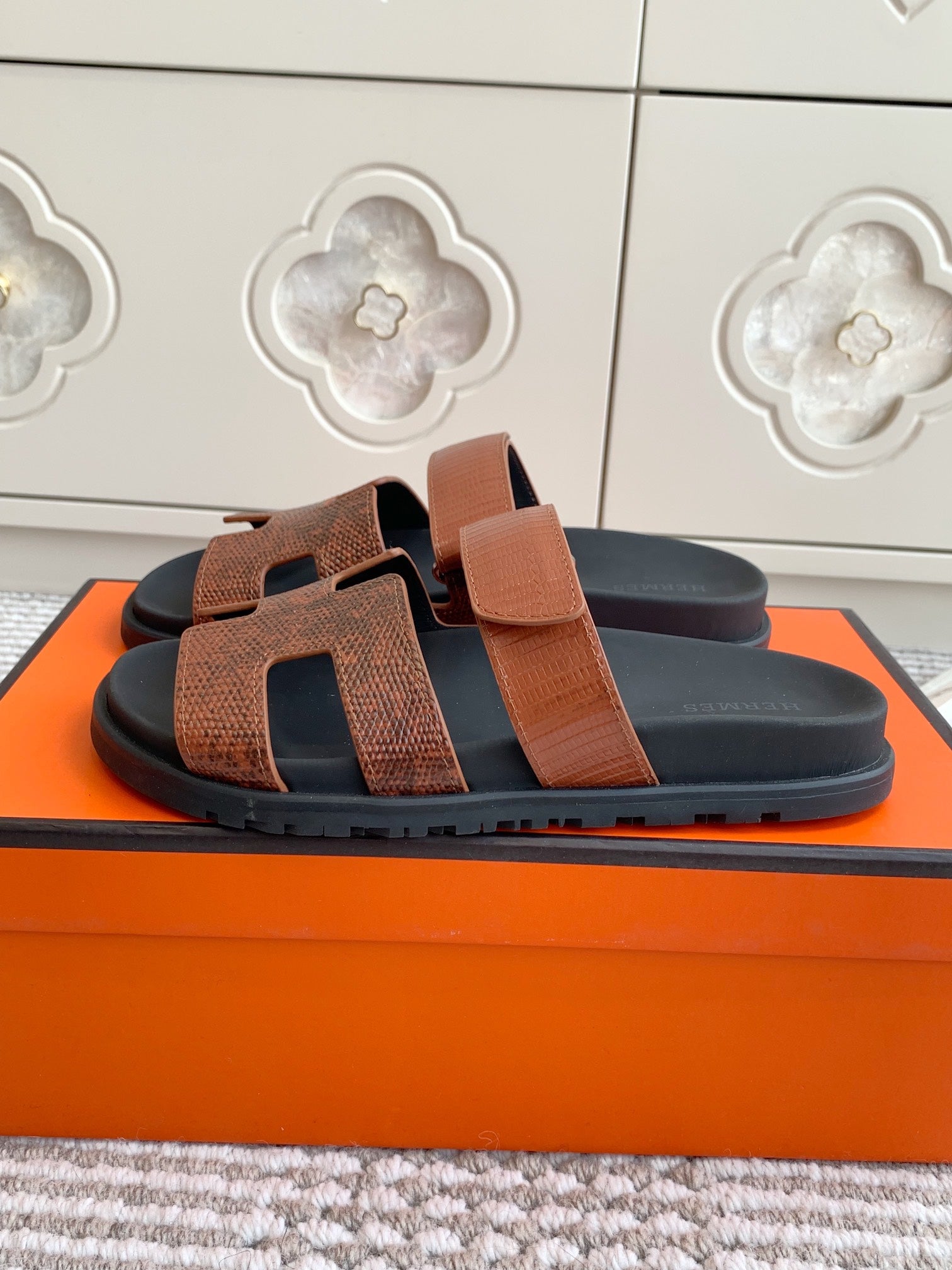 HM 26S CHYPRE SANDALS IN BROWN LIZARD EMBOSSED CALFSKIN
