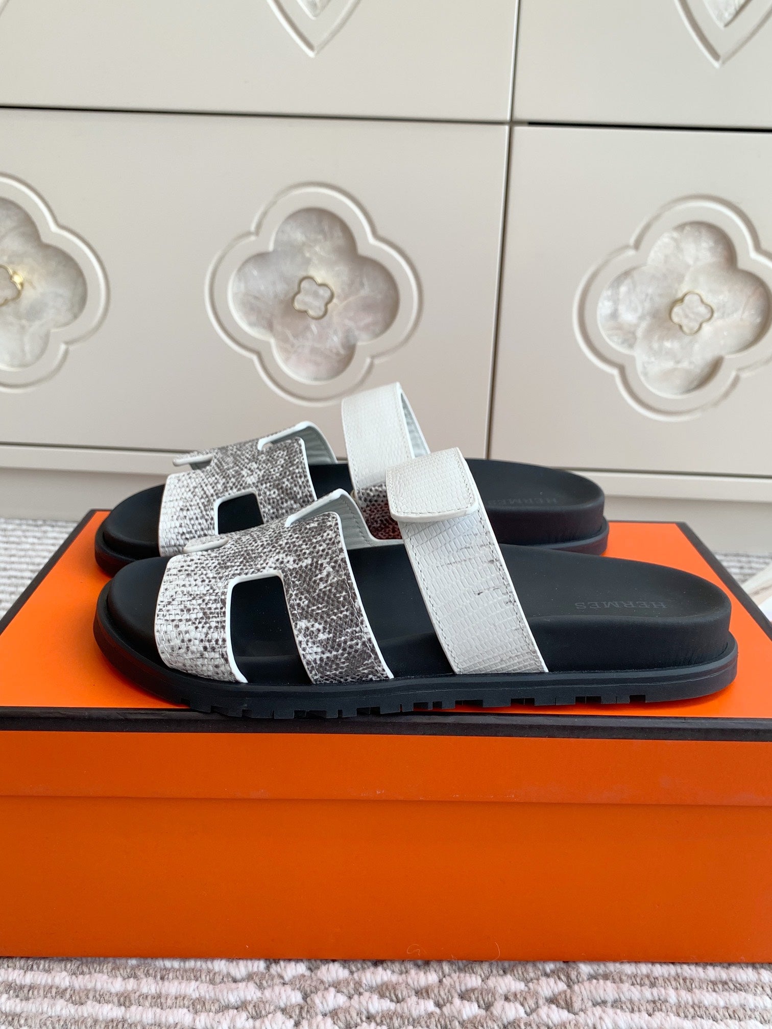 HM 26S CHYPRE SANDALS IN WHITE CALFSKIN WITH SNAKESKIN PRINT STRAP