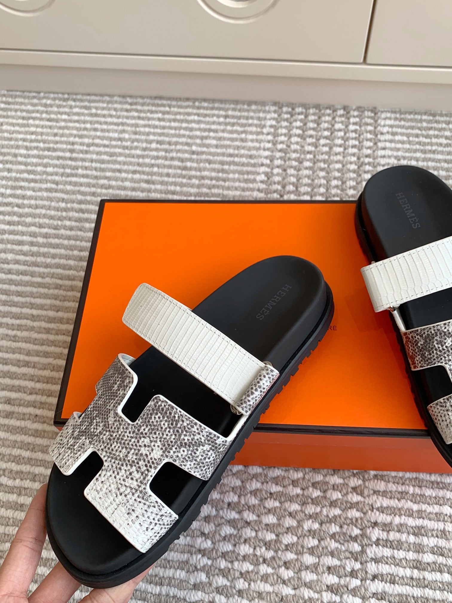 HM 26S CHYPRE SANDALS IN WHITE CALFSKIN WITH SNAKESKIN PRINT STRAP