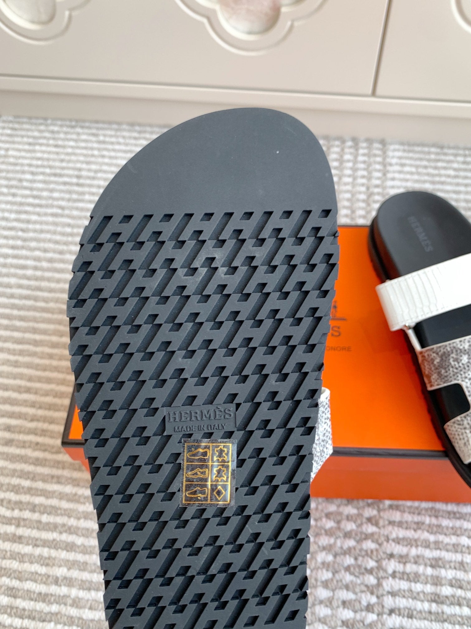 HM 26S CHYPRE SANDALS IN WHITE CALFSKIN WITH SNAKESKIN PRINT STRAP