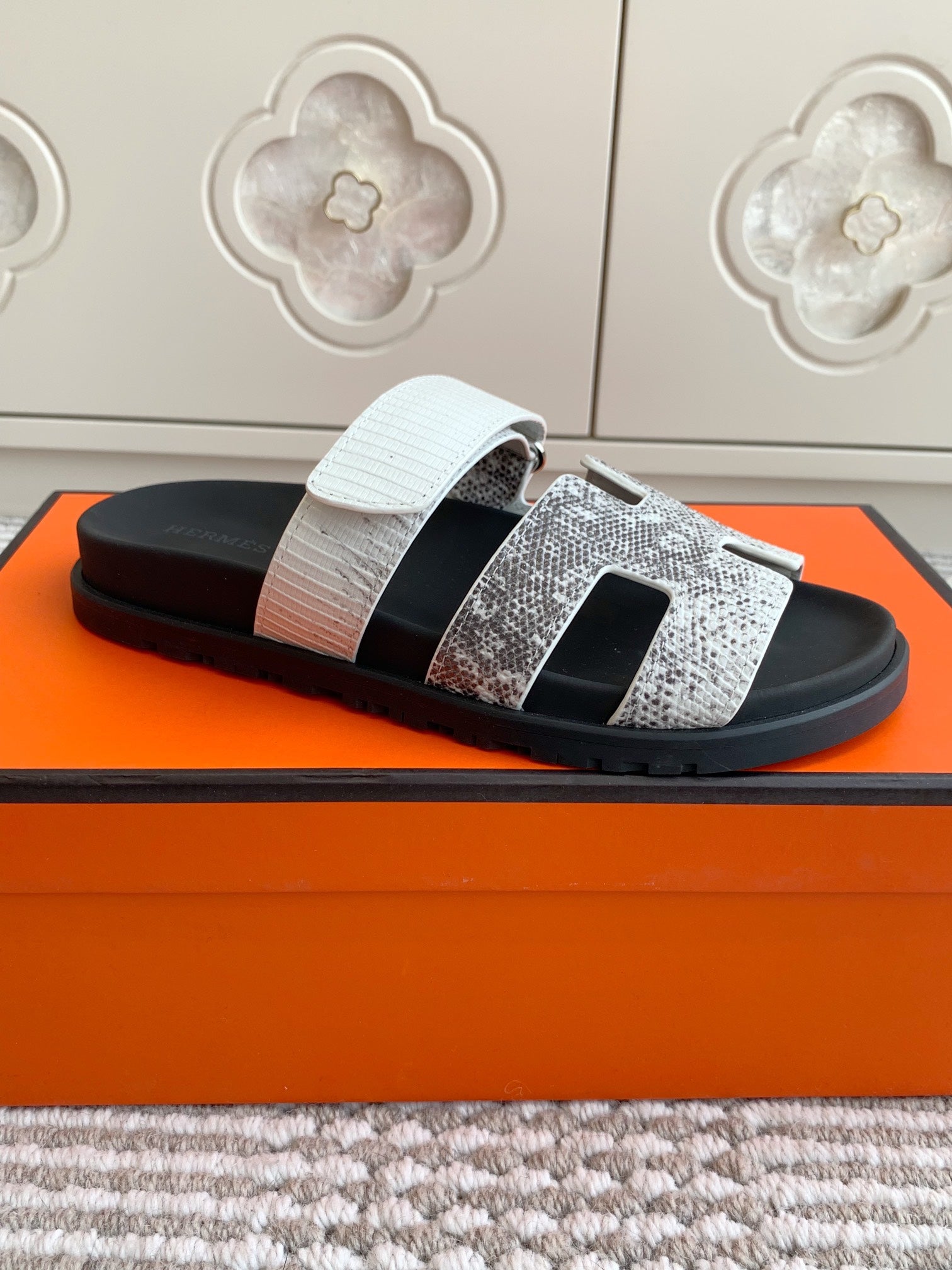 HM 26S CHYPRE SANDALS IN WHITE CALFSKIN WITH SNAKESKIN PRINT STRAP