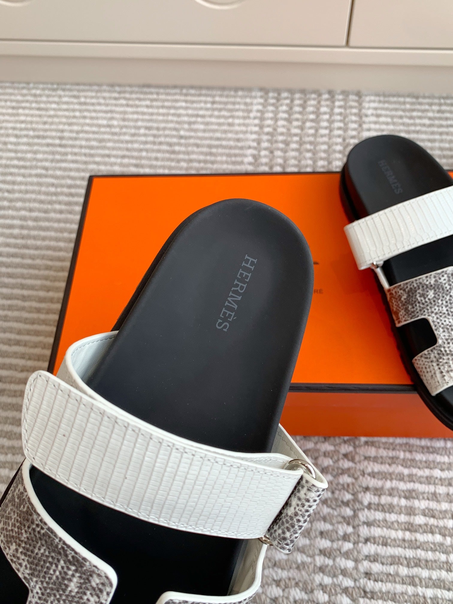 HM 26S CHYPRE SANDALS IN WHITE CALFSKIN WITH SNAKESKIN PRINT STRAP