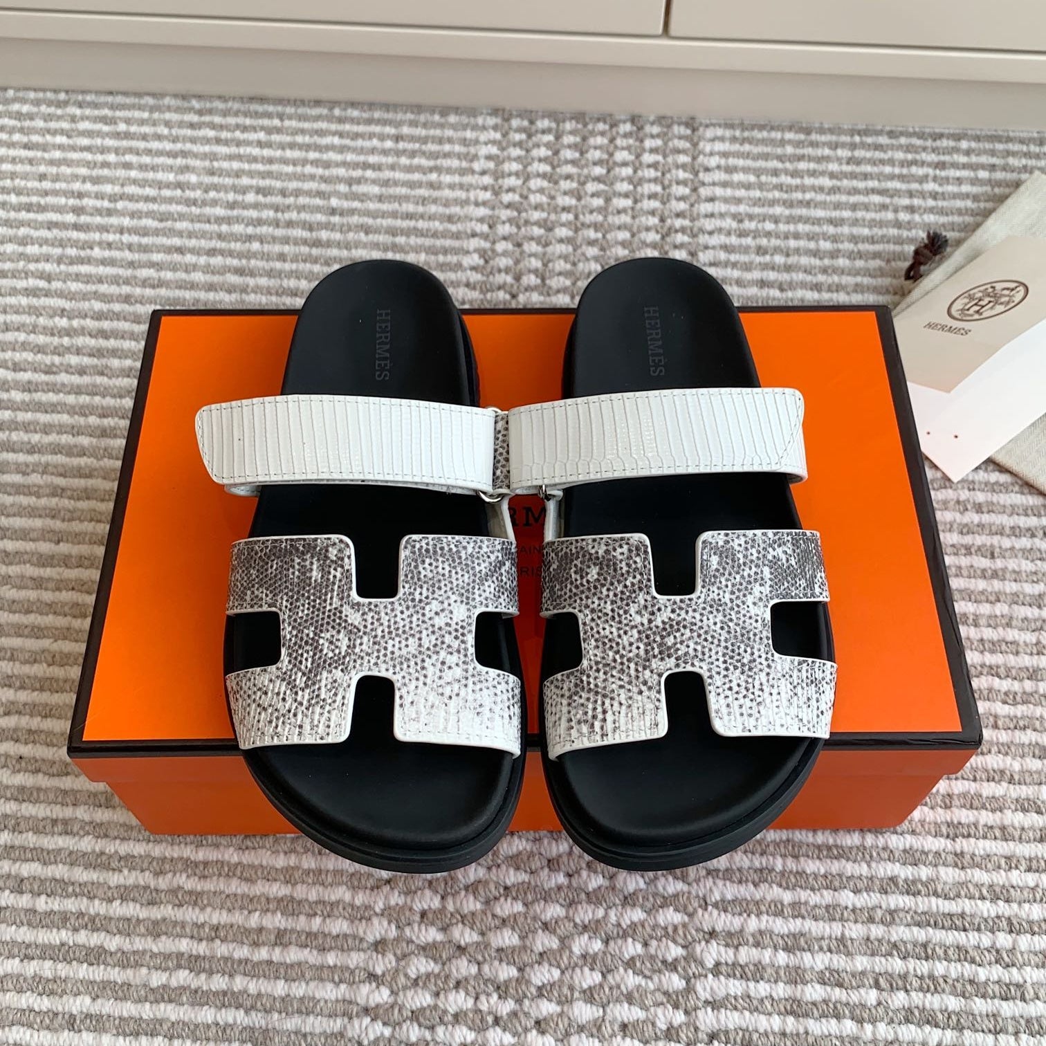HM 26S CHYPRE SANDALS IN WHITE CALFSKIN WITH SNAKESKIN PRINT STRAP