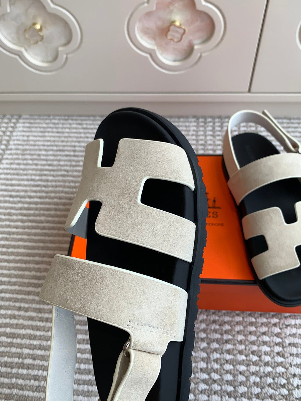 HM 26S CHYPRE SANDAL WITH BACK STRAP IN CREAM WHITE SUEDE