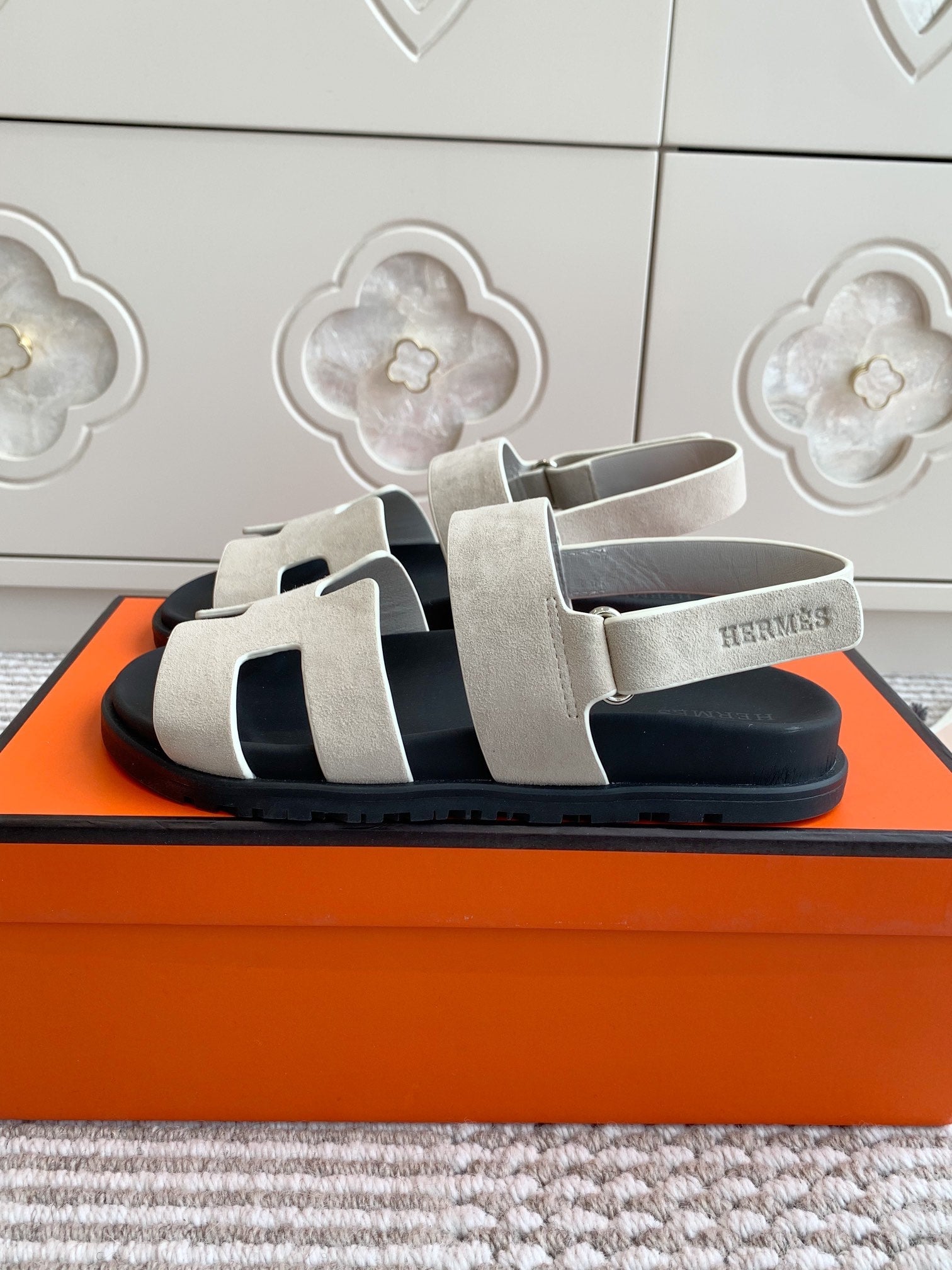 HM 26S CHYPRE SANDAL WITH BACK STRAP IN CREAM WHITE SUEDE