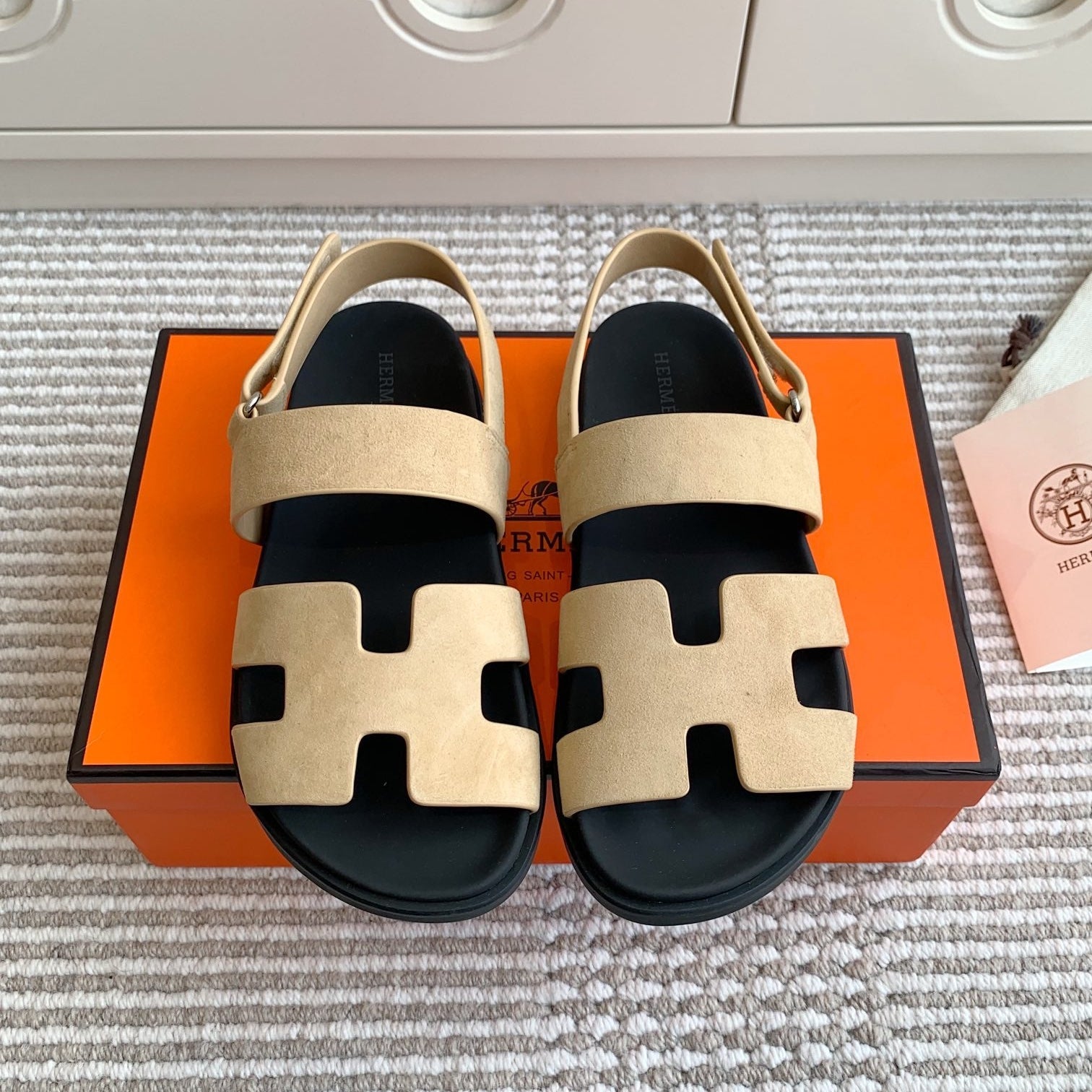 HM 26S CHYPRE SANDAL WITH BACK STRAP IN BEIGE SUEDE