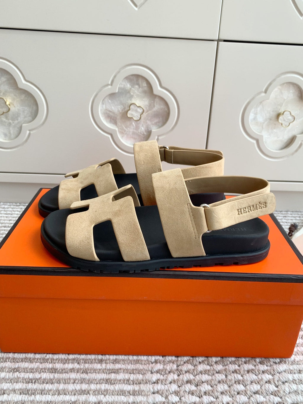 HM 26S CHYPRE SANDAL WITH BACK STRAP IN BEIGE SUEDE