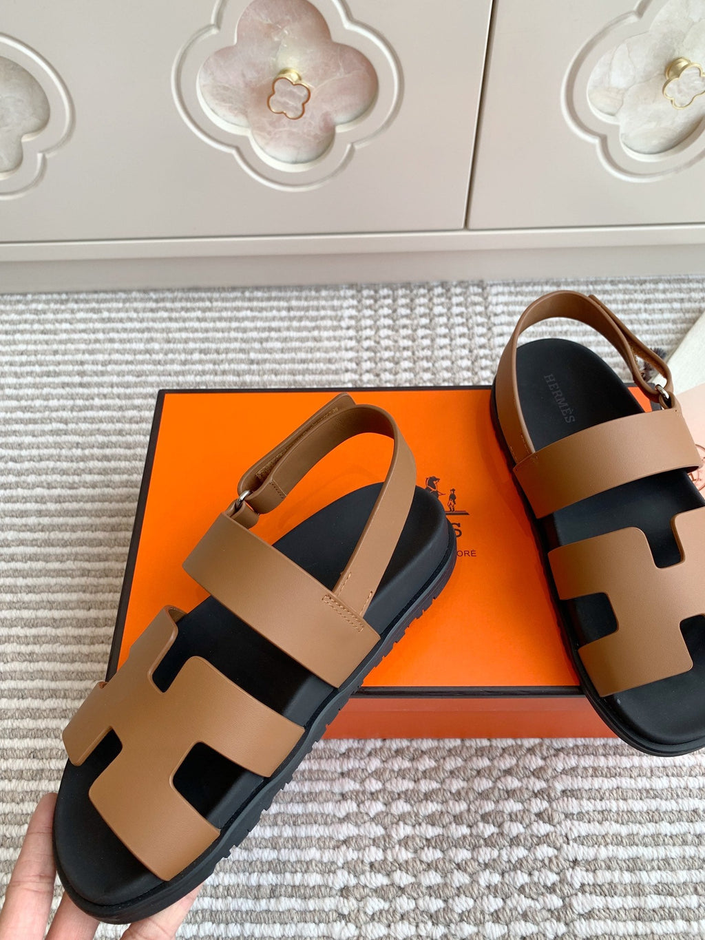 HM 26S CHYPRE SANDAL WITH BACK STRAP IN BROWN CALFSKIN