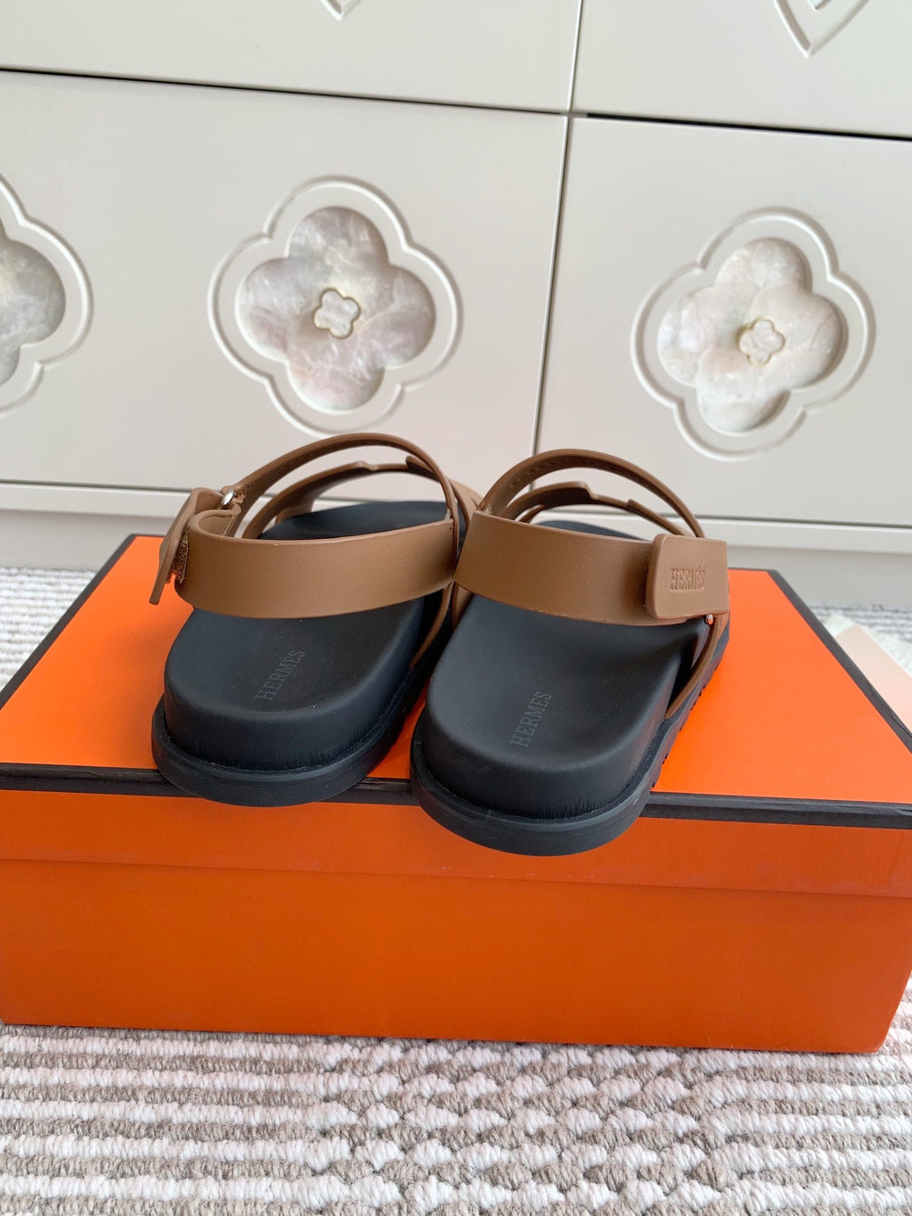 HM 26S CHYPRE SANDAL WITH BACK STRAP IN BROWN CALFSKIN