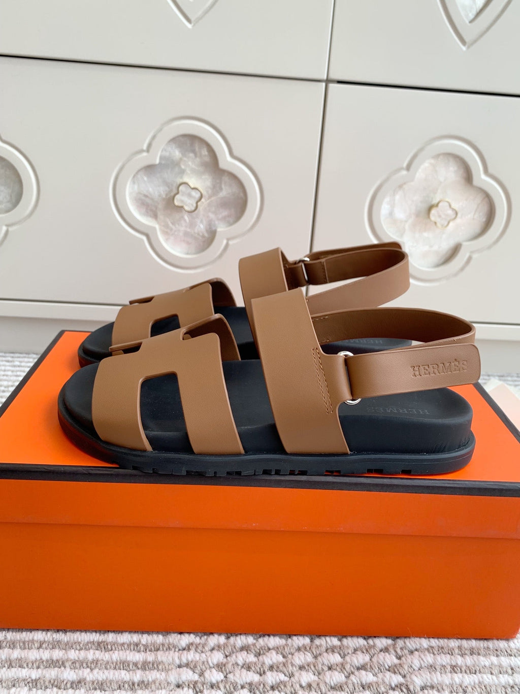 HM 26S CHYPRE SANDAL WITH BACK STRAP IN BROWN CALFSKIN