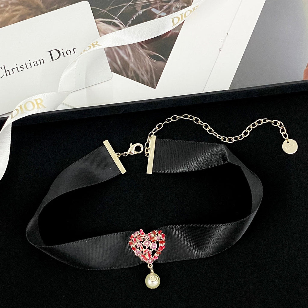 CD 26S HEART CRYSTAL PEARL DROP RIBBON CHOKER NECKLACE IN GOLD METAL