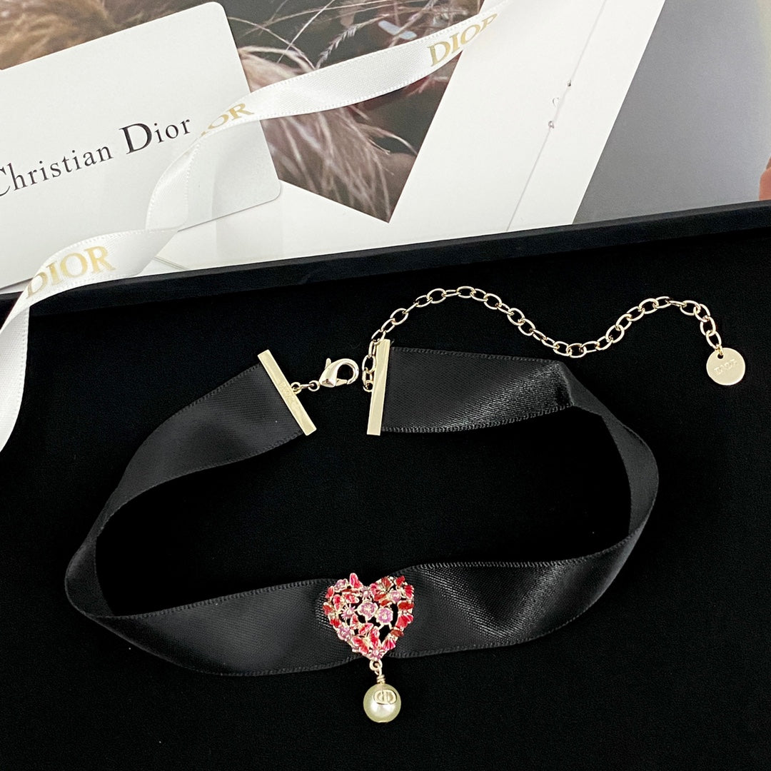CD 26S HEART CRYSTAL PEARL DROP RIBBON CHOKER NECKLACE IN GOLD METAL