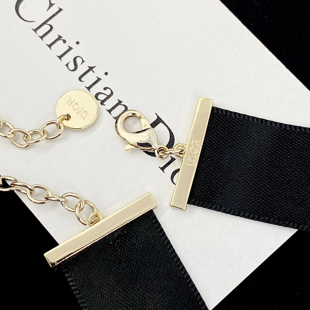 CD 26S HEART CRYSTAL PEARL DROP RIBBON CHOKER NECKLACE IN GOLD METAL