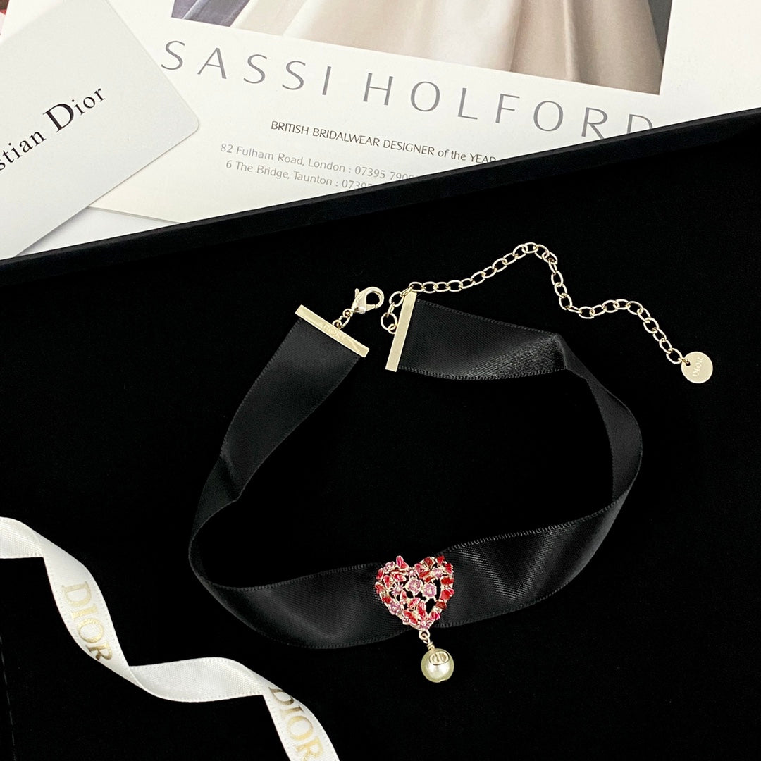 CD 26S HEART CRYSTAL PEARL DROP RIBBON CHOKER NECKLACE IN GOLD METAL
