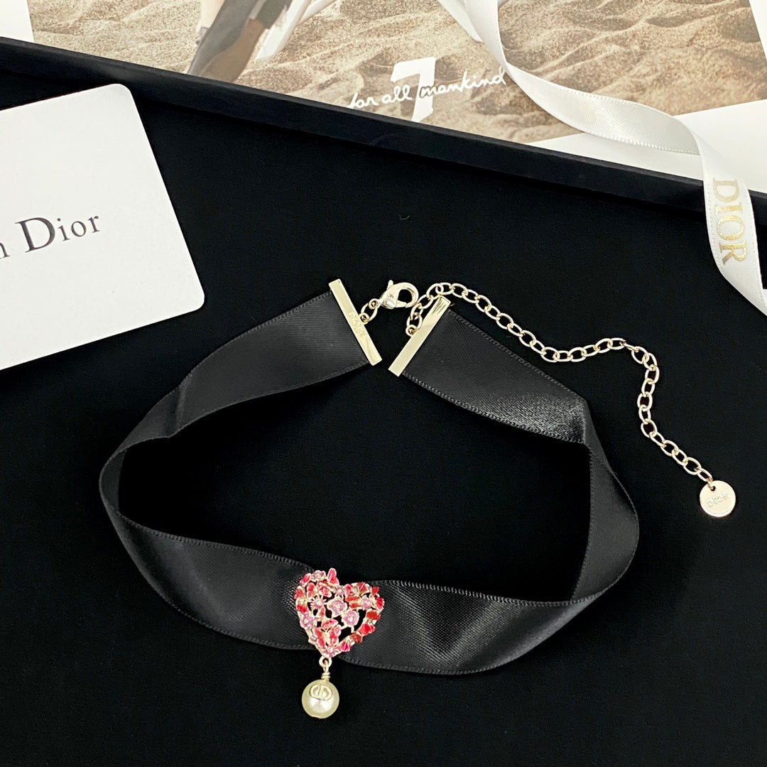 CD 26S HEART CRYSTAL PEARL DROP RIBBON CHOKER NECKLACE IN GOLD METAL