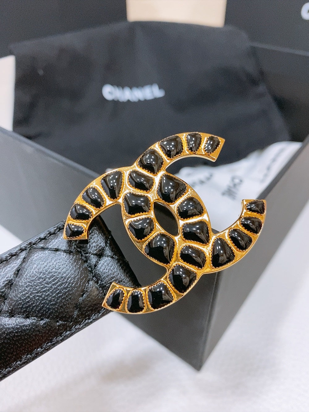 DOUBLE C 30MM IN BLACK QUILTED CALFSKIN INTERWOVEN BUCKLE EMBOSSED BLACK STONE