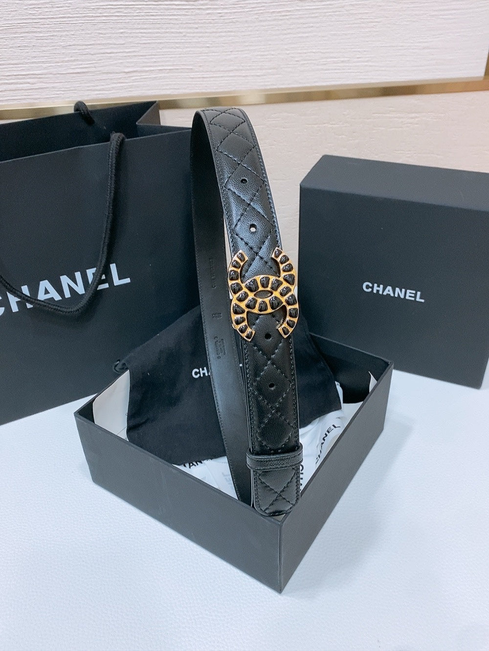 DOUBLE C 30MM IN BLACK QUILTED CALFSKIN INTERWOVEN BUCKLE EMBOSSED BLACK STONE