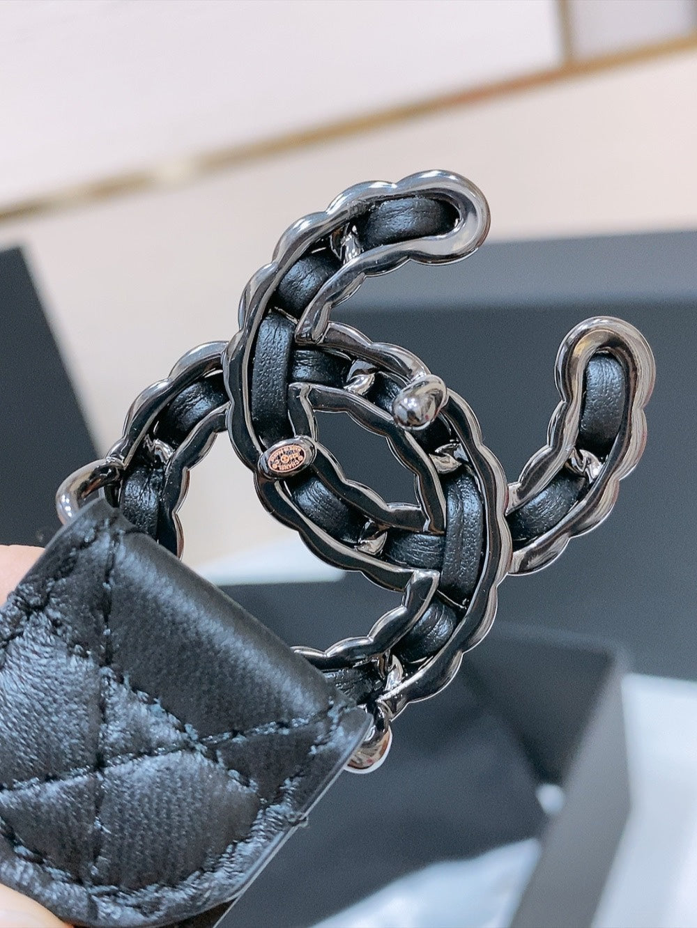 DOUBLE C 30MM IN BLACK QUILTED CALFSKIN INTERWOVEN BLACK CHAIN BUCKLE