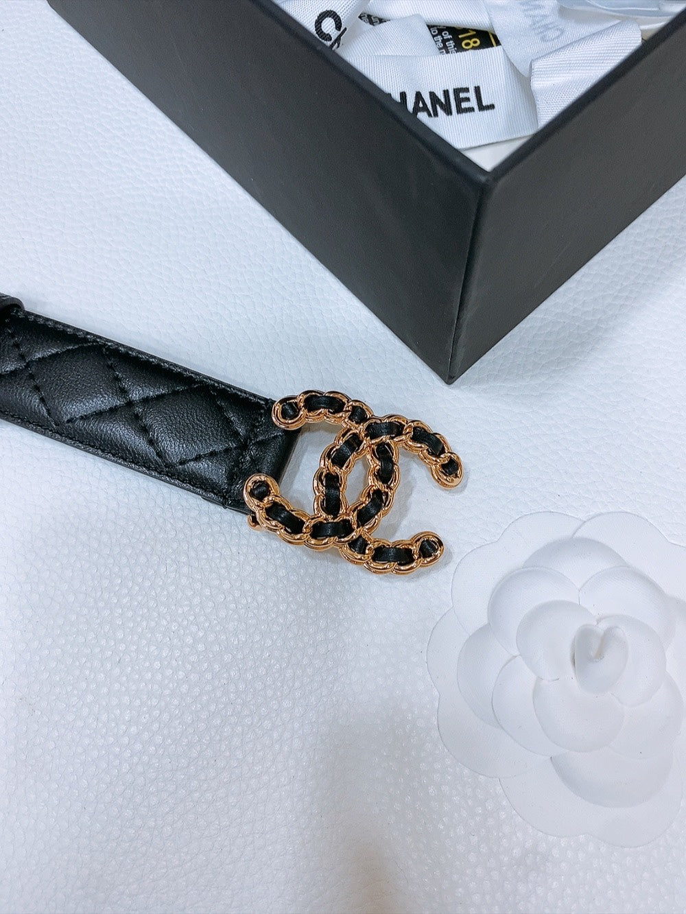 DOUBLE C 30MM IN BLACK QUILTED CALFSKIN INTERWOVEN GOLD CHAIN BUCKLE