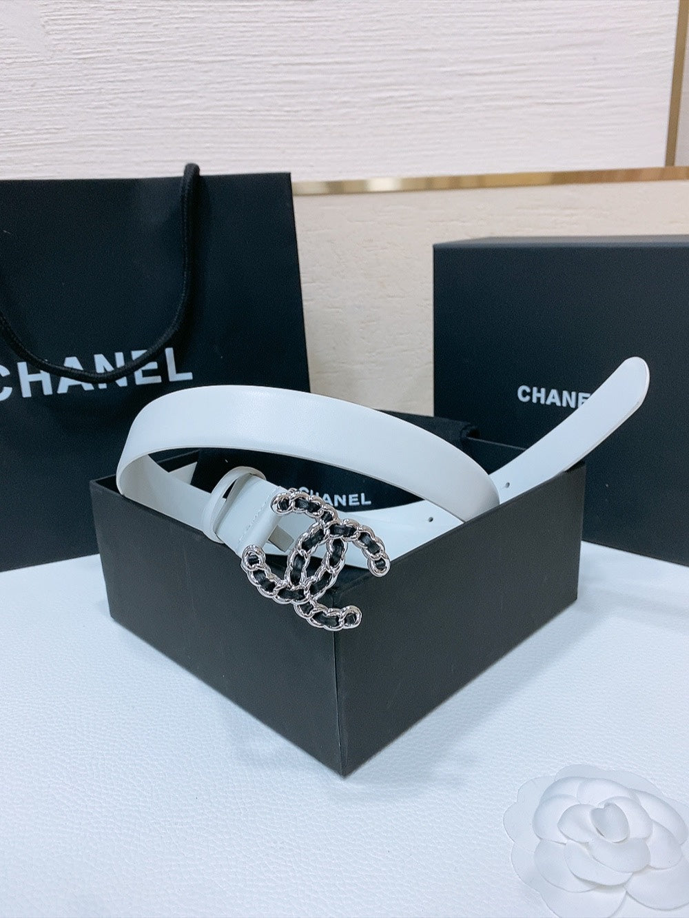DOUBLE C BELT 30MM IN WHITE CALFSKIN INTERWOVEN CHAIN BUCKLE