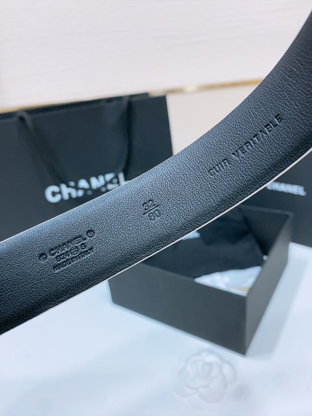 DOUBLE C BELT 30MM IN WHITE CALFSKIN BLACK LEATHER INTERWOVEN GOLD CHAIN BUCKLE