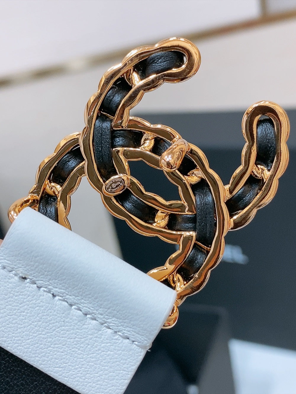 DOUBLE C BELT 30MM IN WHITE CALFSKIN BLACK LEATHER INTERWOVEN GOLD CHAIN BUCKLE
