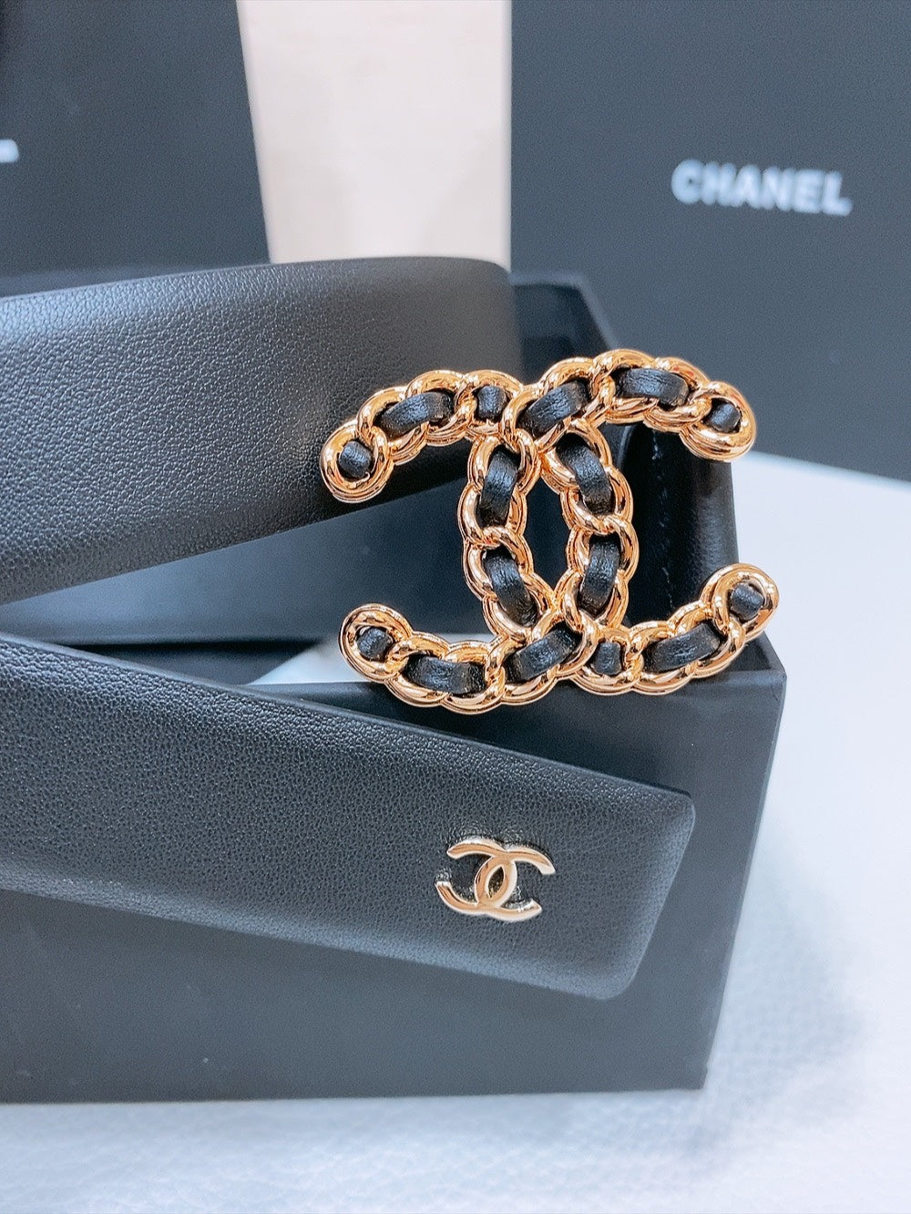 DOUBLE C BELT 30MM IN BLACK CALFSKIN INTERWOVEN GOLD CHAIN BUCKLE