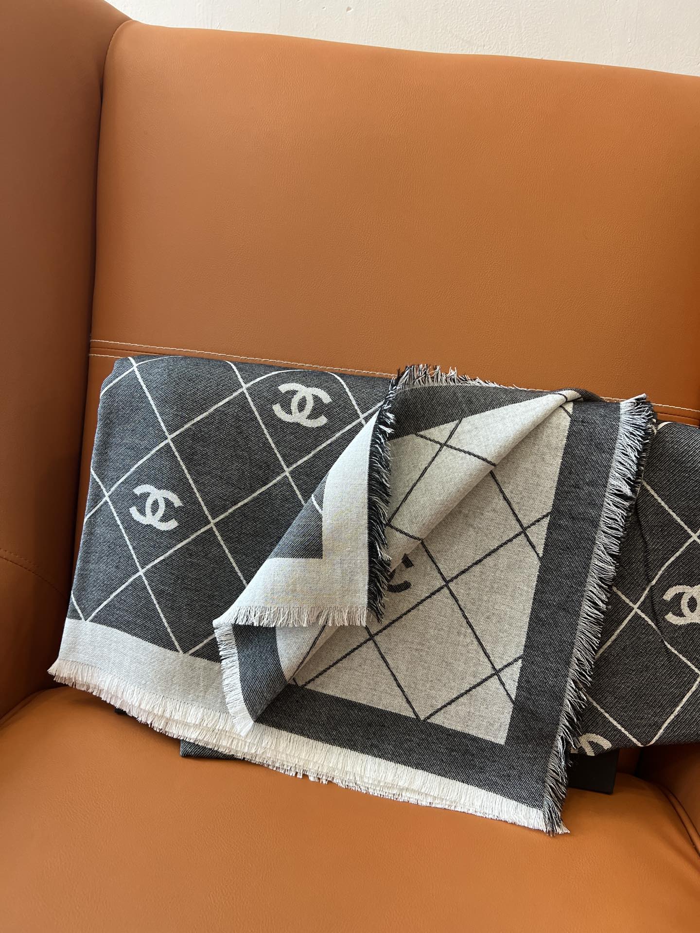 CHANEL 25S SCARF 140 IN WOOL SILK 700810