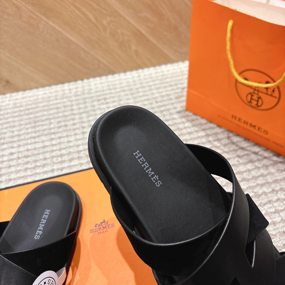 HM 26S CROSS-STRAP SLIDE SANDALS IN BLACK CALFSKIN AND SUEDE