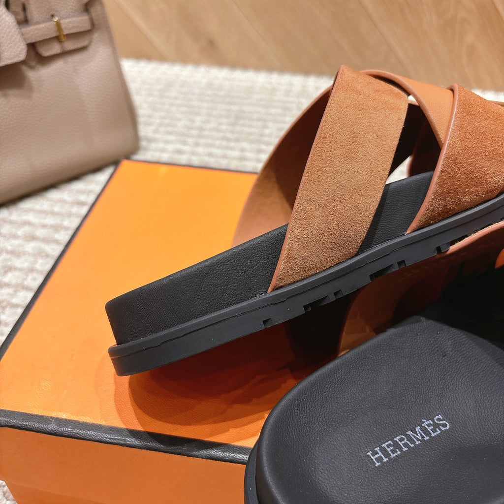 HM 26S CROSS-STRAP SLIDE SANDALS IN CARAMEL BROWN CALFSKIN AND SUEDE