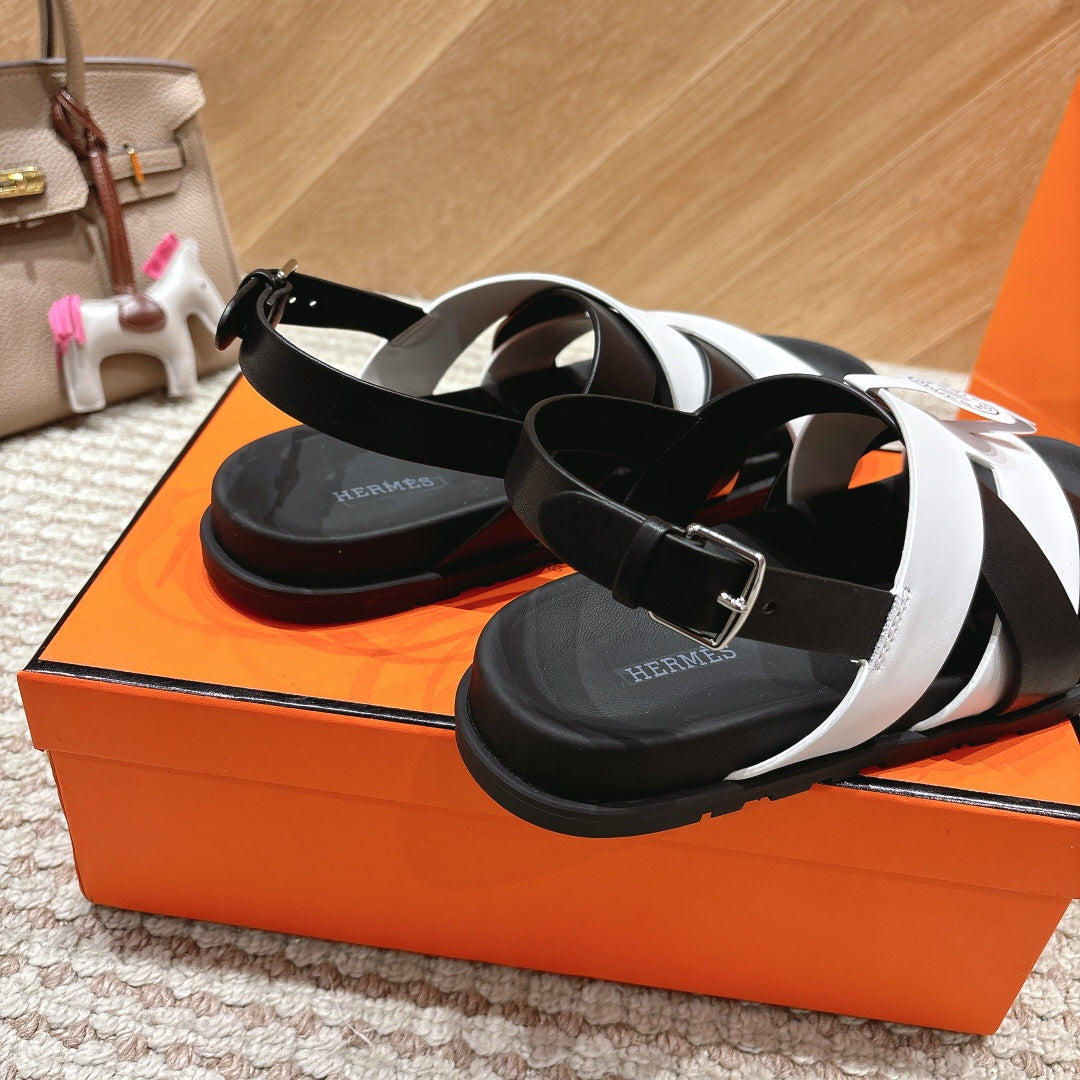 HM 26S CROSS-STRAP SANDALS IN BLACK AND WHITE CALFSKIN